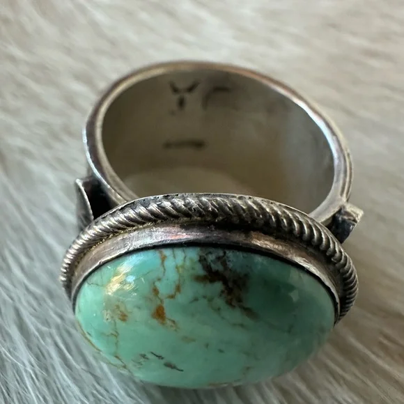 Vintage Native American Southwestern turquoise silver large ring - Picture 2 of 16